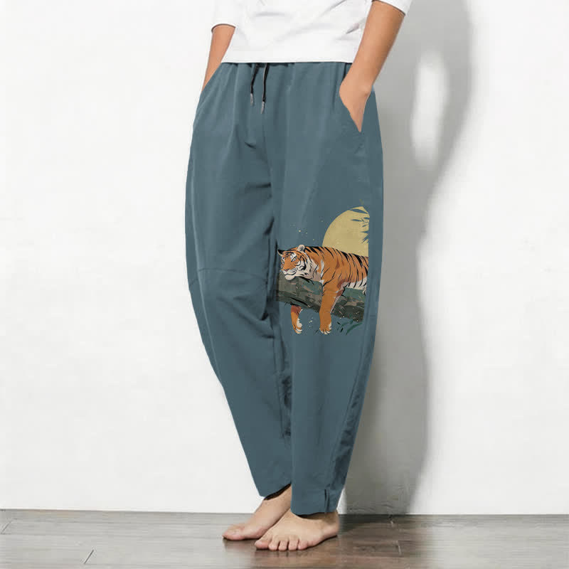 Buddha Stones Pantalon fuselé pour homme en pur coton, motif tigre et lune, cordon de serrage et poches - image 1