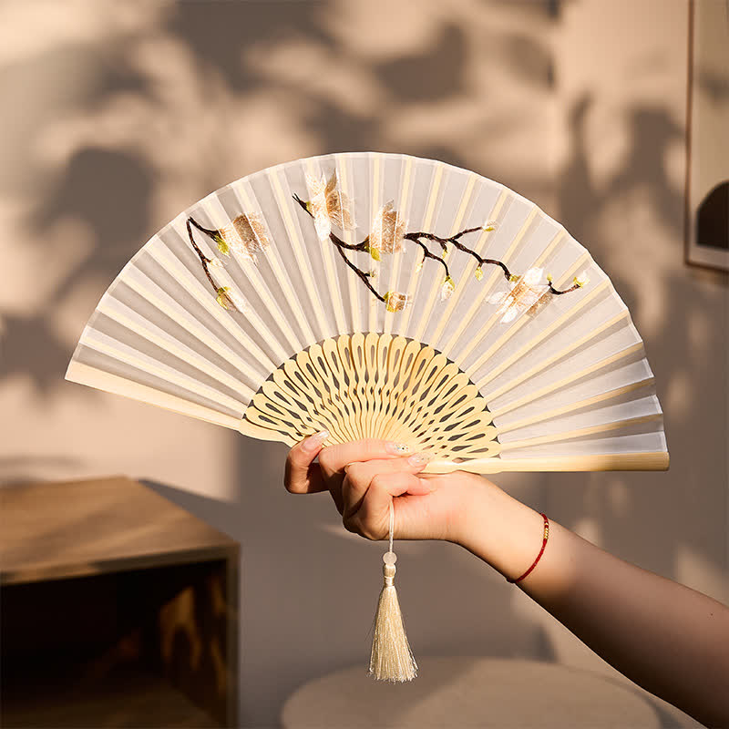 Buddha Stones Éventail pliant élégant en bambou à motif floral magnolia beige 21 cm - Magnolia (Dimensions fermées : environ 21 cm / 8,3 po) - image 0