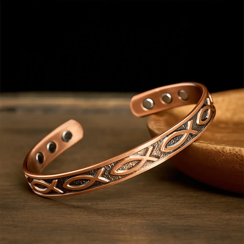 Buddha Stones Bracelet manchette ouverte en cuivre rouge avec motif de carpe koï, symbole d'ancrage et de réussite - image 1