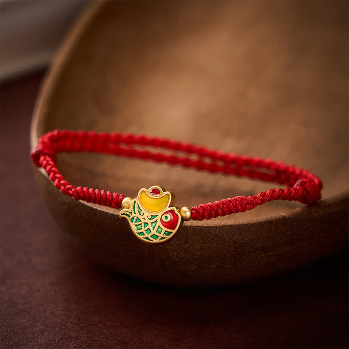 Buddha Stones Bracelet porte-bonheur en corde rouge tissée à la main avec motif de carpe koï - Rouge (Tour de poignet : 15–21 cm) - image 0