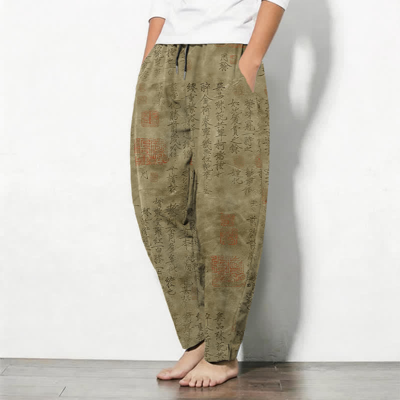 Buddha Stones Pantalon fuselé pour homme en pur coton, à cordon de serrage et poches, orné d'un motif de sceau calligraphique vintage. - image 1