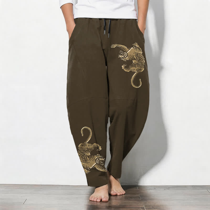 Buddha Stones Pantalon fuselé pour homme en pur coton, motif tigre doré, cordon de serrage et poches - SaddleBrown - US/UK/AU50，EU60 (5XL) - image 0