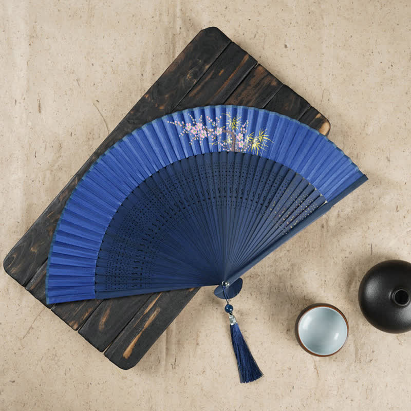 Éventail pliable en bambou à main avec gravure simple et creuse en forme de fleur de cerisier avec Buddha Stones - Bleu foncé 22 cm - image 10