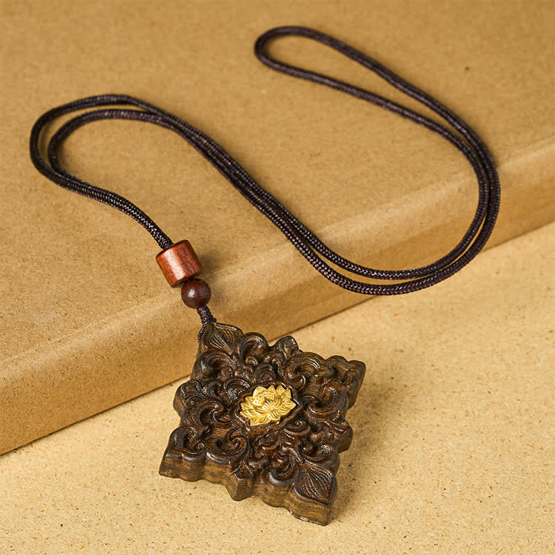 Buddha Stones Collier pendentif carré en bois de sappan sculpté en forme de lotus, symbole d'illumination - image 1