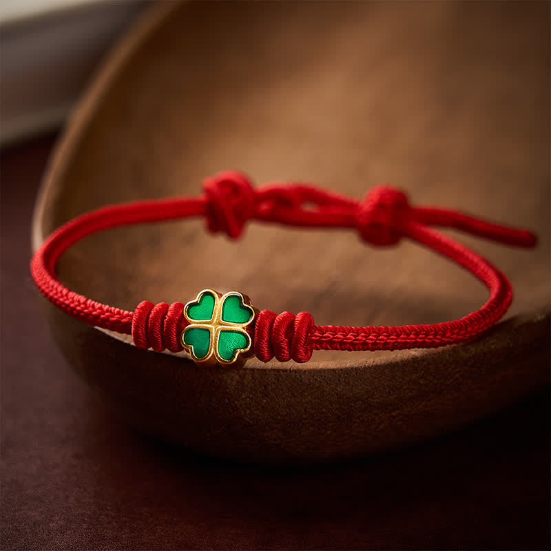 Buddha Stones Bracelet porte-bonheur en corde rouge tressée à la main, en forme de cœur et orné d'un trèfle à quatre feuilles vert. - Rouge (Tour de poignet : 15–17 cm) - image 0