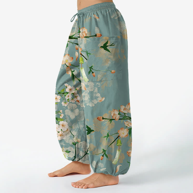 Buddha Stones Pantalon harem pour femme en coton à motif de fleurs de pêcher et d'oiseaux en vol, taille élastique et poches latérales - image 1