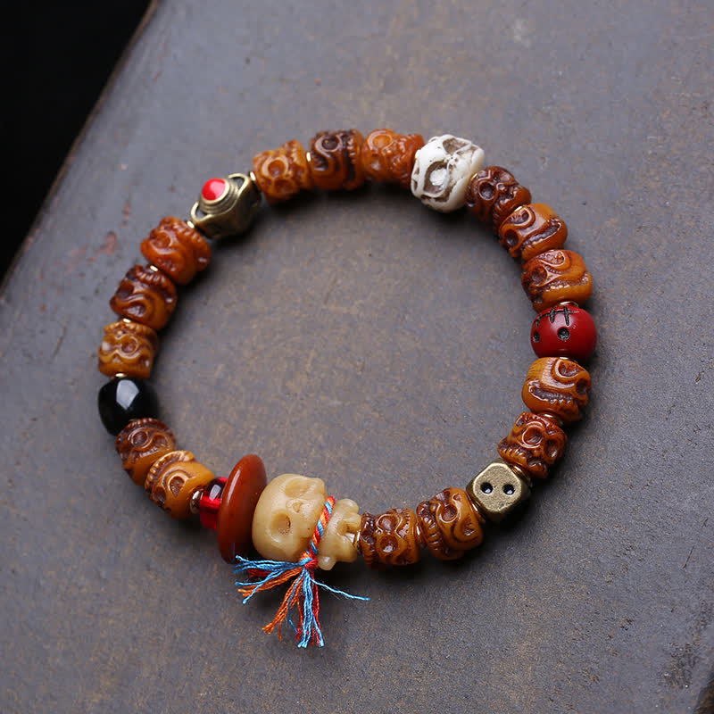 Buddha Stones Bracelet tibétain en perles d'os sculptées à la main, représentant le Seigneur de la Forêt des Cadavres, symbole de protection. - 5,9–6,3 po / 15–16 cm - image 0