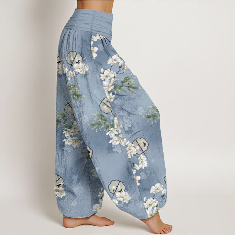Buddha Stones Pantalon harem à taille élastique pour femme, motif feuilles de fleurs blanches, en coton. - image 1
