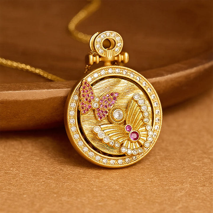 Buddha Stones Collier pendentif rond rotatif papillon en cuivre plaqué or - image 1