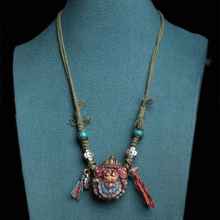 Buddha Stones Collier pendentif tibétain à pompon sculpté et peint, orné d'un tsa-tsa. - image 4