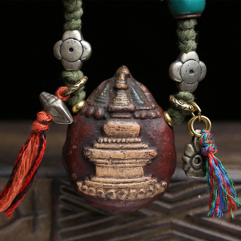 Buddha Stones Collier pendentif tibétain à pompon sculpté et peint, orné d'un tsa-tsa. - image 2