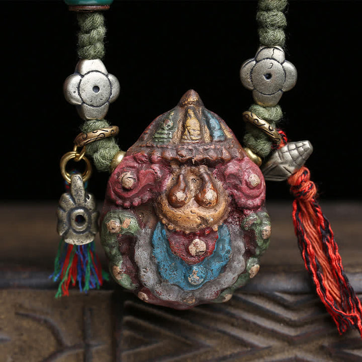 Buddha Stones Collier pendentif tibétain à pompon sculpté et peint, orné d'un tsa-tsa. - image 1