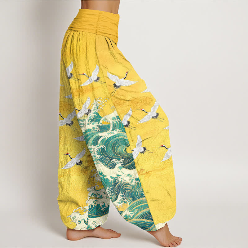 Buddha Stones Pantalon harem à taille élastique pour femme, en coton blanc à motif de grues et de vagues. - image 1