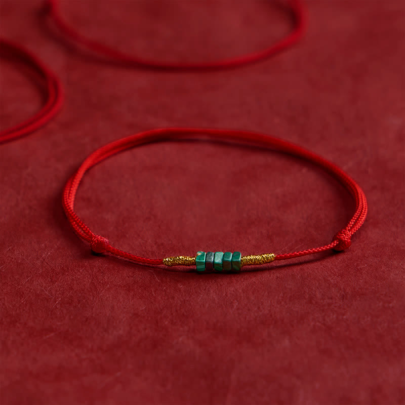 Buddha Stones Bracelet en corde rouge tressée avec perles de malachite naturelle ultra-fines, porte-bonheur et protection. - Malachite (Tour de poignet 5,9–6,7 po / 15–17 cm) - image 0