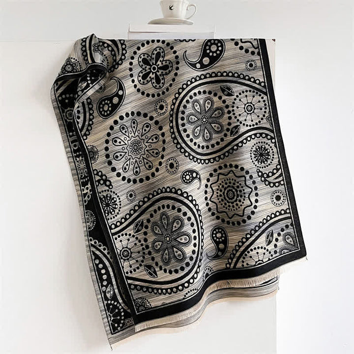 Buddha Stones Châle à pompons à motif cachemire baroque automnal et fleurs de cajou - Noir Gris - 190 x 70 cm - image 6