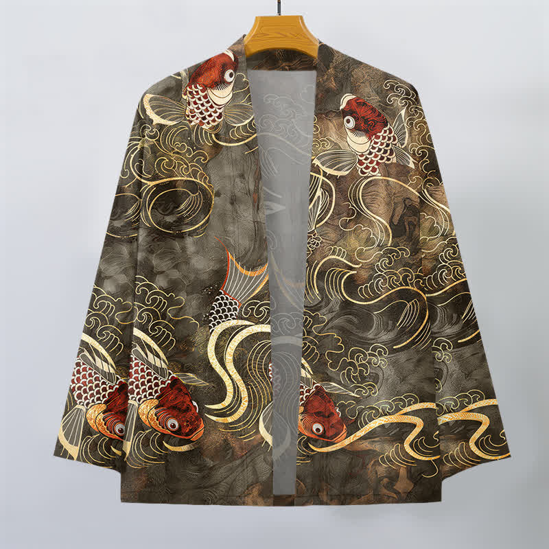 Buddha Stones Kimono pour homme en coton rouge à motif de carpes koï et de vagues dorées, ouvert sur le devant - image 1