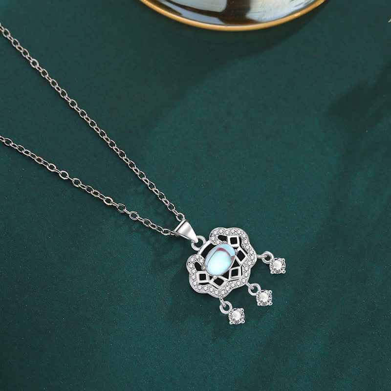 Buddha Stones Collier avec pendentif cadenas chinois en pierre de lune et symbole de paix, symbole de nouveaux départs - image 1