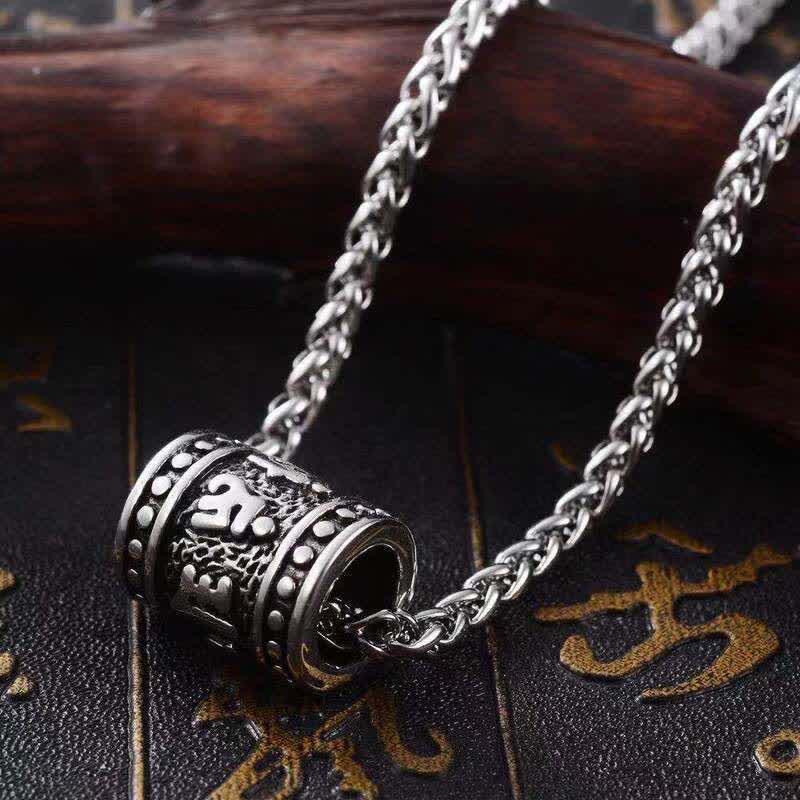 Buddha Stones Collier cylindrique en acier titane sculpté en relief Om Mani Padme Hum, symbole de protection et de sagesse - Om Mani Padme Hum - image 0