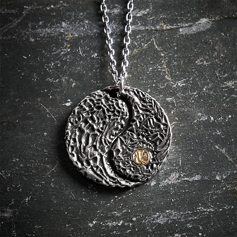 Buddha Stones Collier pendentif rond gravé Yin Yang Balance en cuivre - image 1