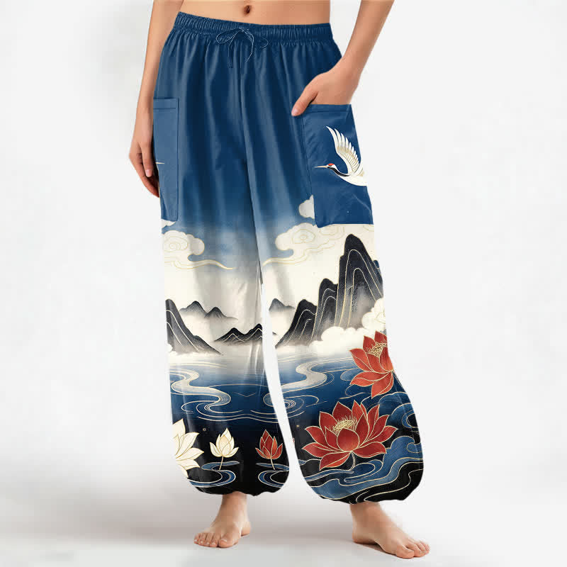Buddha Stones Pantalon harem pour femme en coton à motif de paysage oriental, lotus et grue, taille élastique et poches latérales - SteelBlue - US16，UK/AU20，EU48 (3XL) - image 0