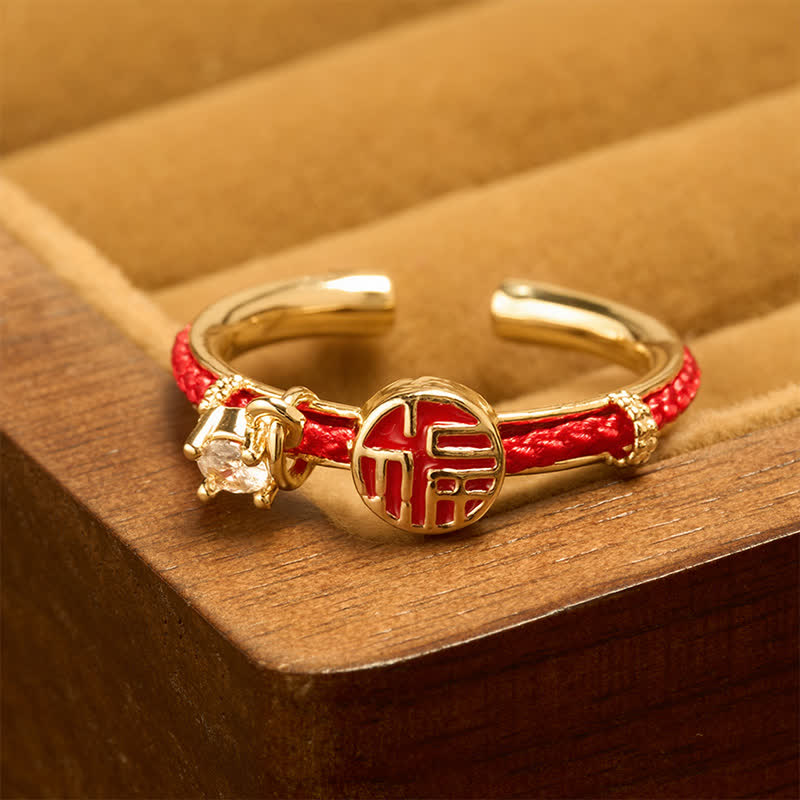 Buddha Stones Bague porte-bonheur ronde à ficelle rouge, personnage Fu, ouverte - Bague en or (US8) - image 0