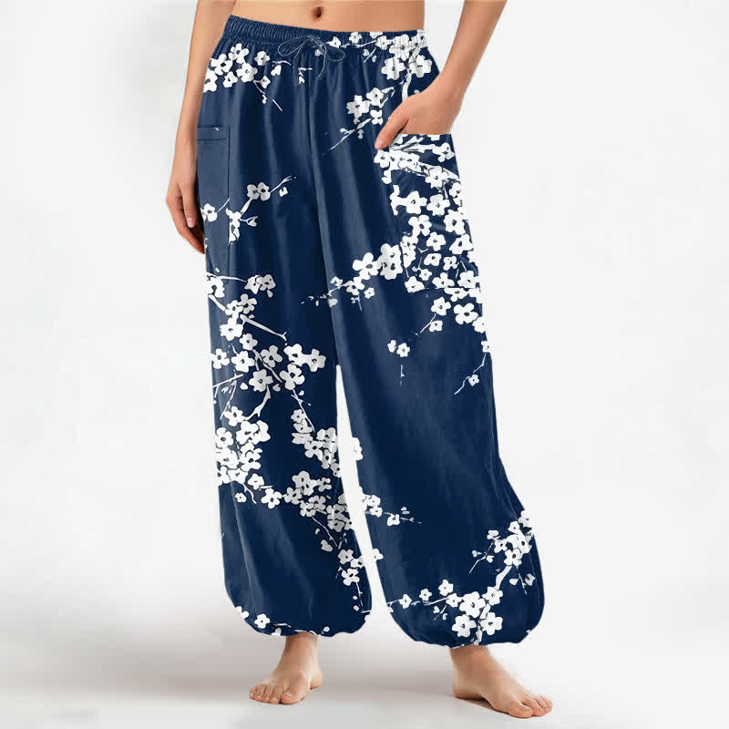 Buddha Stones Pantalon harem pour femme en coton blanc à motif de fleurs de prunier, taille élastique et poches latérales - Marine - US16，UK/AU20，EU48 (3XL) - image 0