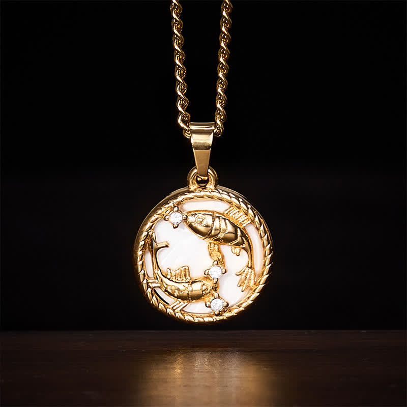 Buddha Stones Collier pendentif rond en acier titane représentant une carpe koï, symbole de force et de succès - Poissons koï - image 0