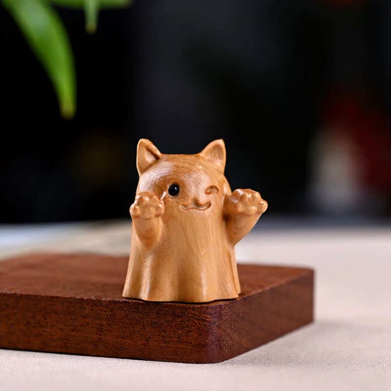 Buddha Stones Chat sculpté en bois de pin faisant un clin d'œil, décoration animalière mignonne et apaisante - Clignement d'environ 5 cm - image 1