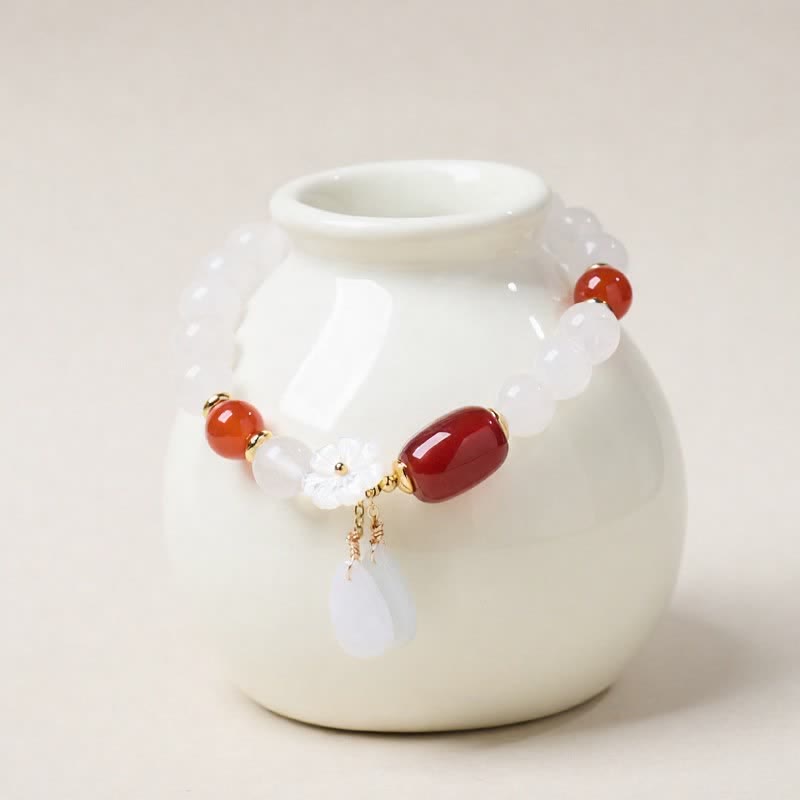 Buddha Stones Bracelet élégant en calcédoine blanche et agate noire avec pendentif floral - Agate rouge (Confiance ♥ Calme) - image 2