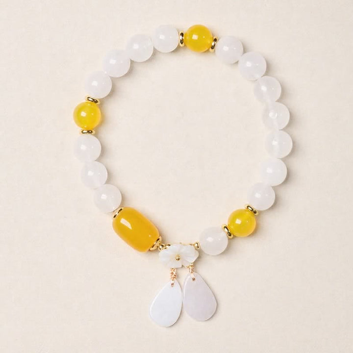 Buddha Stones Bracelet élégant en calcédoine blanche et agate noire avec pendentif floral - image 5