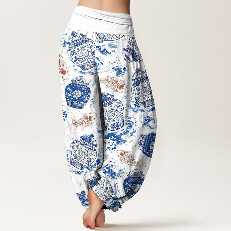 Buddha Stones Pantalon harem à taille élastique pour femme, en coton bleu et blanc, à motif floral et carpes koï. - image 1