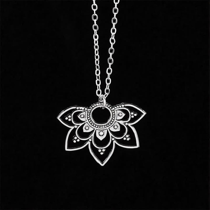 Buddha Stones Collier pendentif Mandala Lotus Focus à pétales ajourés superposés - image 2