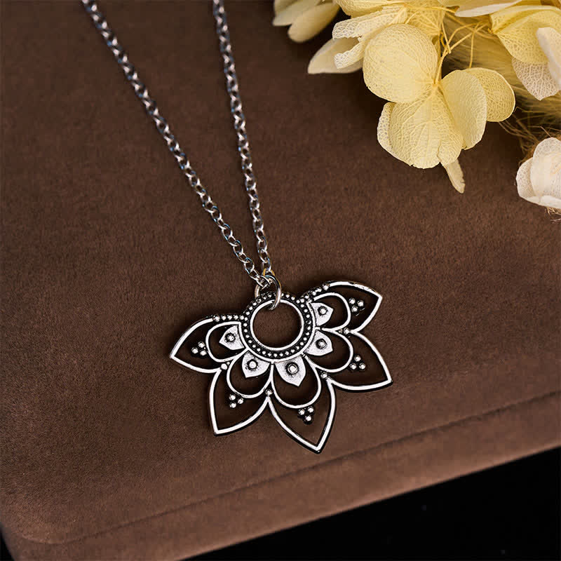 Buddha Stones Collier pendentif Mandala Lotus Focus à pétales ajourés superposés - Argent - image 0
