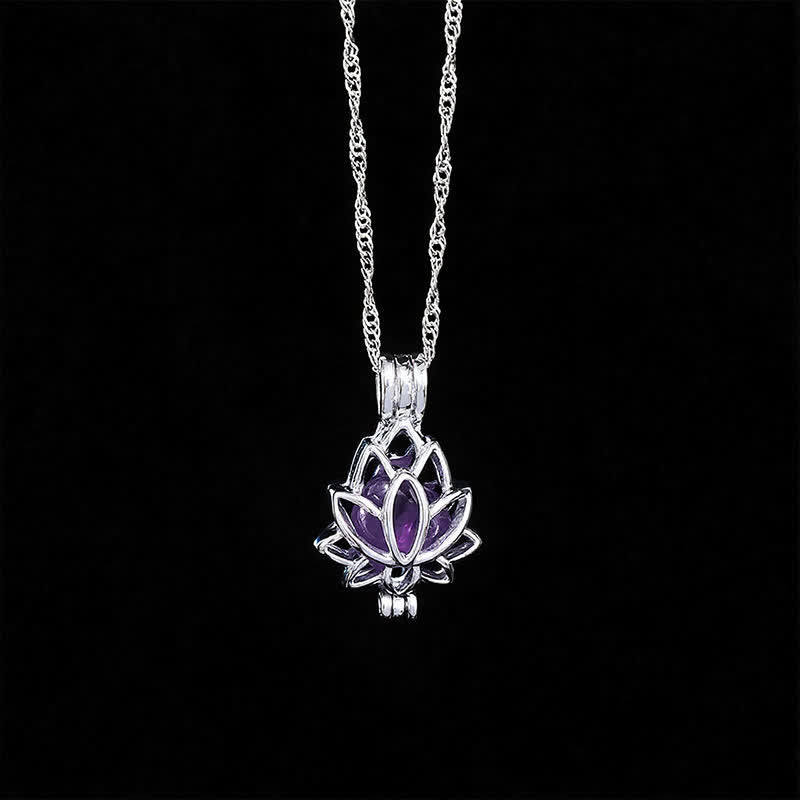 Buddha Stones Collier pendentif lotus ajouré en acier titane et améthyste - image 1