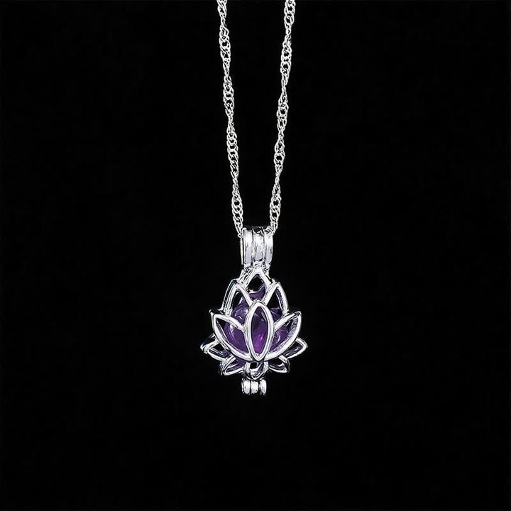 Buddha Stones Collier pendentif lotus ajouré en acier titane et améthyste - image 1