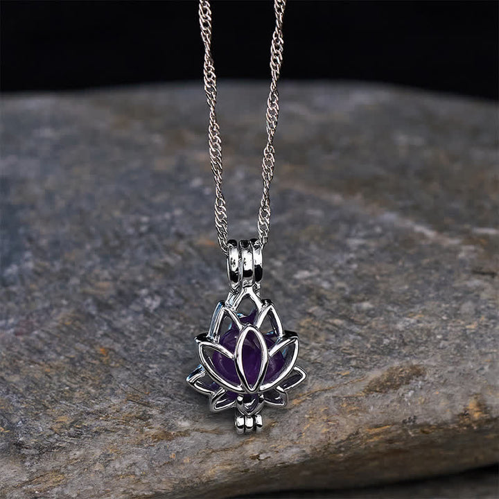Buddha Stones Collier pendentif lotus ajouré en acier titane et améthyste - image 2
