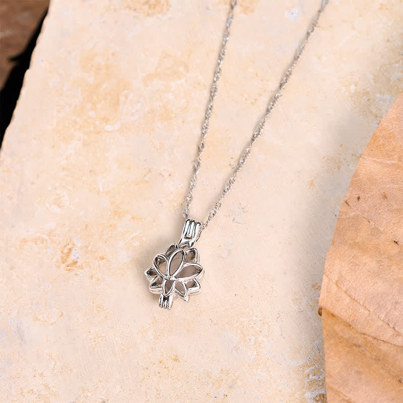 Buddha Stones Collier pendentif lotus ajouré en acier titane et pierre de lune - image 1