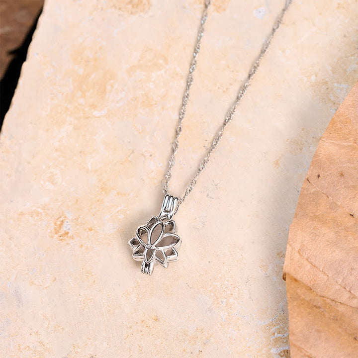 Buddha Stones Collier pendentif lotus ajouré en acier titane et pierre de lune - image 1
