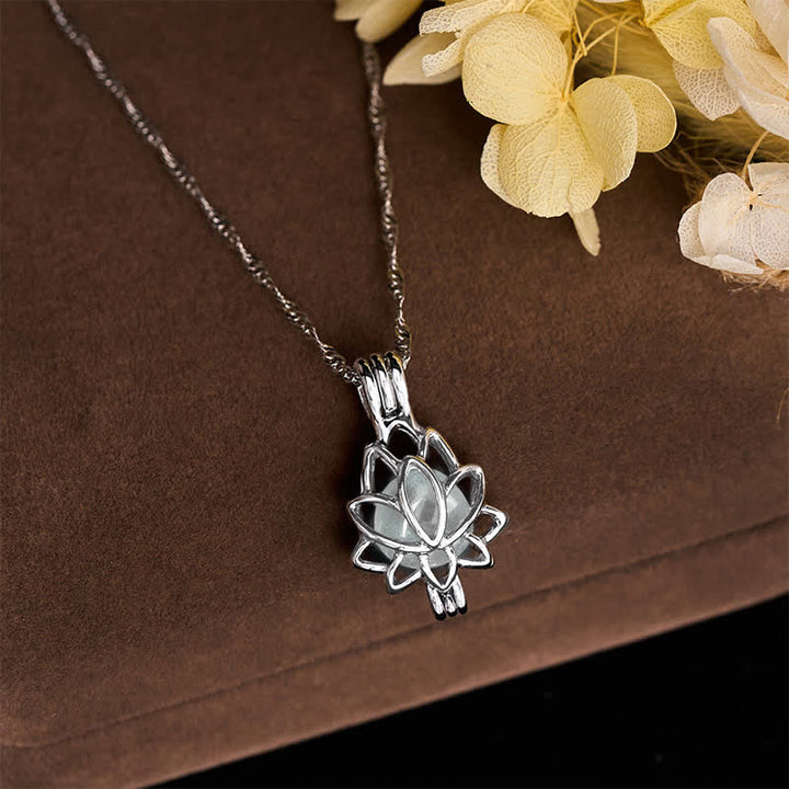 Buddha Stones Collier pendentif lotus ajouré en acier titane et pierre de lune - image 2