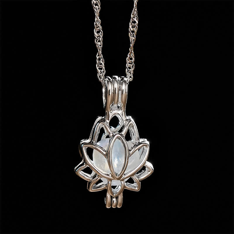 Buddha Stones Collier pendentif lotus ajouré en acier titane et pierre de lune - image 3