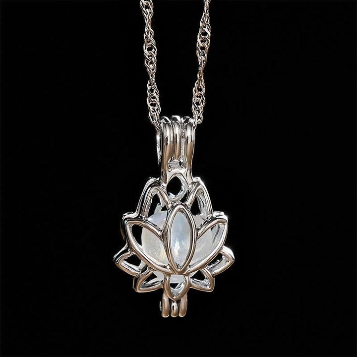 Buddha Stones Collier pendentif lotus ajouré en acier titane et pierre de lune - image 3