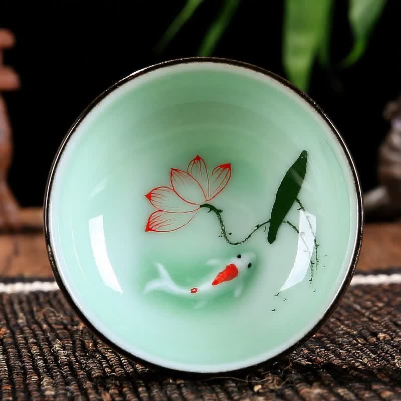 Buddha Stones Tasse à thé en céramique peinte à la main avec motif de carpes koï et de lotus, symbole de prospérité - Lotus en fleurs - image 0