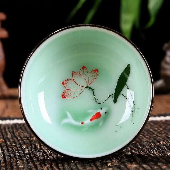 Buddha Stones Tasse à thé en céramique peinte à la main avec motif de carpes koï et de lotus, symbole de prospérité - Lotus en fleurs - image 0