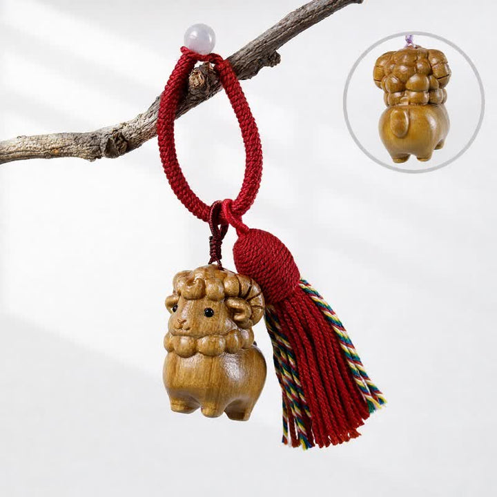 Buddha Stones Porte-clés à pompon en bois de santal vert sculpté à la main, motif chèvre arc-en-ciel et eucalyptus - Bois de santal vert - Rouge - image 0