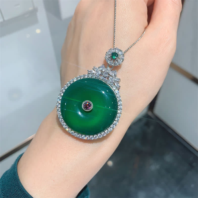Collier avec pendentif rond en calcédoine verte et Buddha Stones - image 1