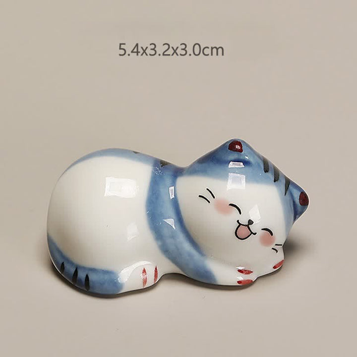 Buddha Stones Petit porte-baguettes de table en céramique en forme de chat porte-bonheur - Chat couché sur son côté droit. Dimensions approximatives : 5,4 × 3,2 × 3,0 cm - image 3