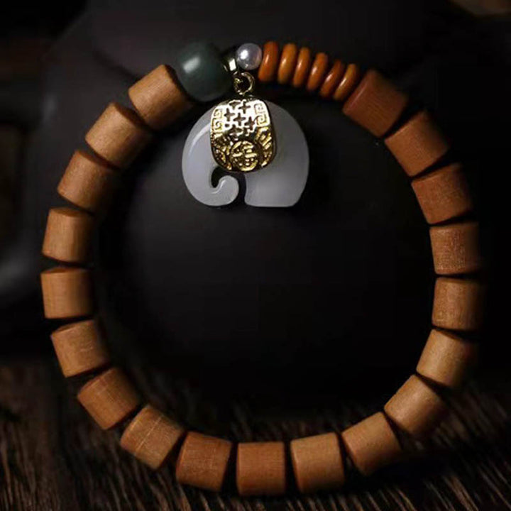 Bracelet de protection éléphant en jade et bois de santal