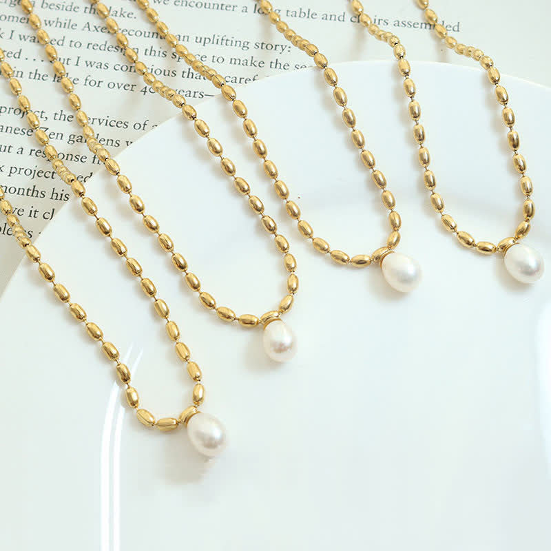Collier avec pendentif en perles de paix