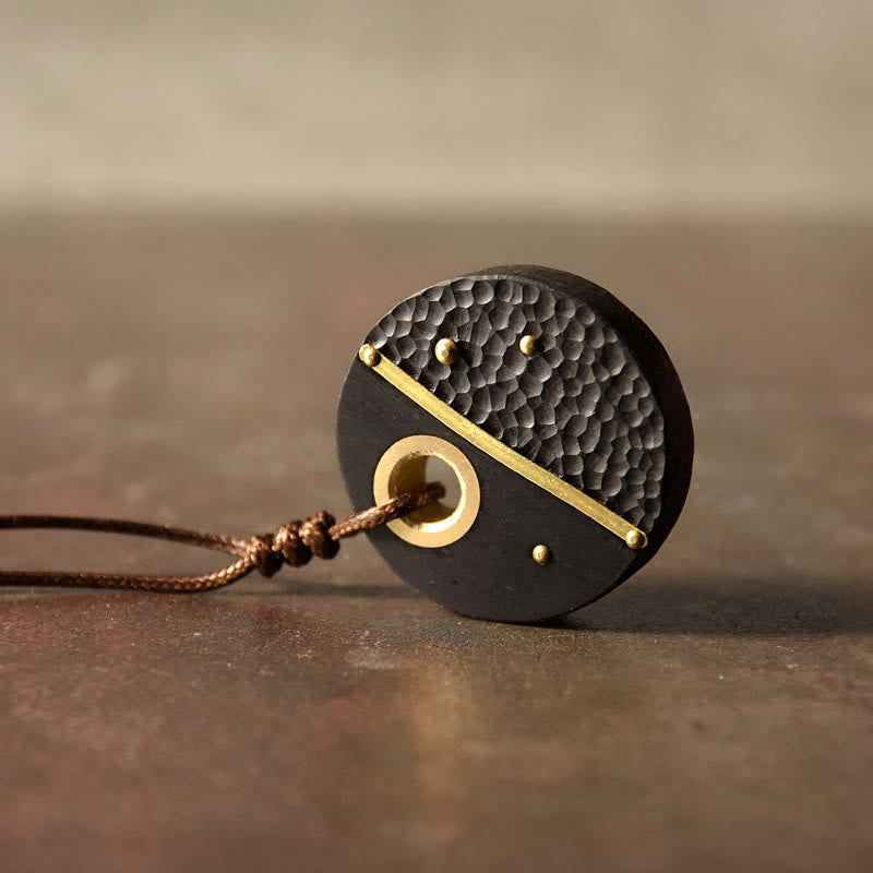 Collier pendentif en cuivre et bois d'ébène rond fabriqué à la main avec des Buddha Stones
