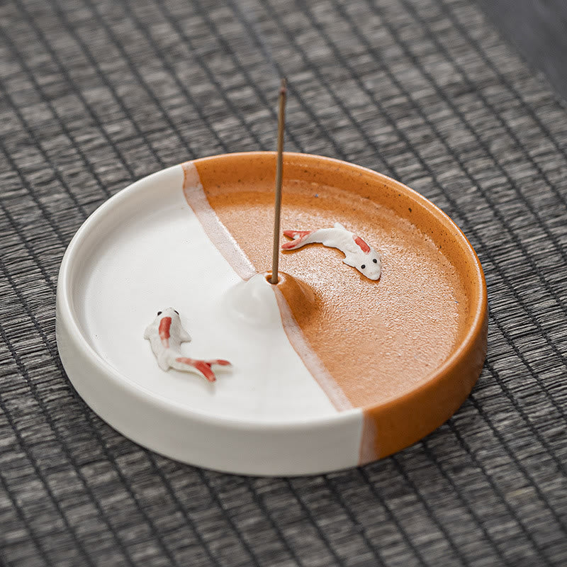 Brûleur d'encens en céramique à motif de poisson Koi en Buddha Stones Décoration de guérison spirituelle